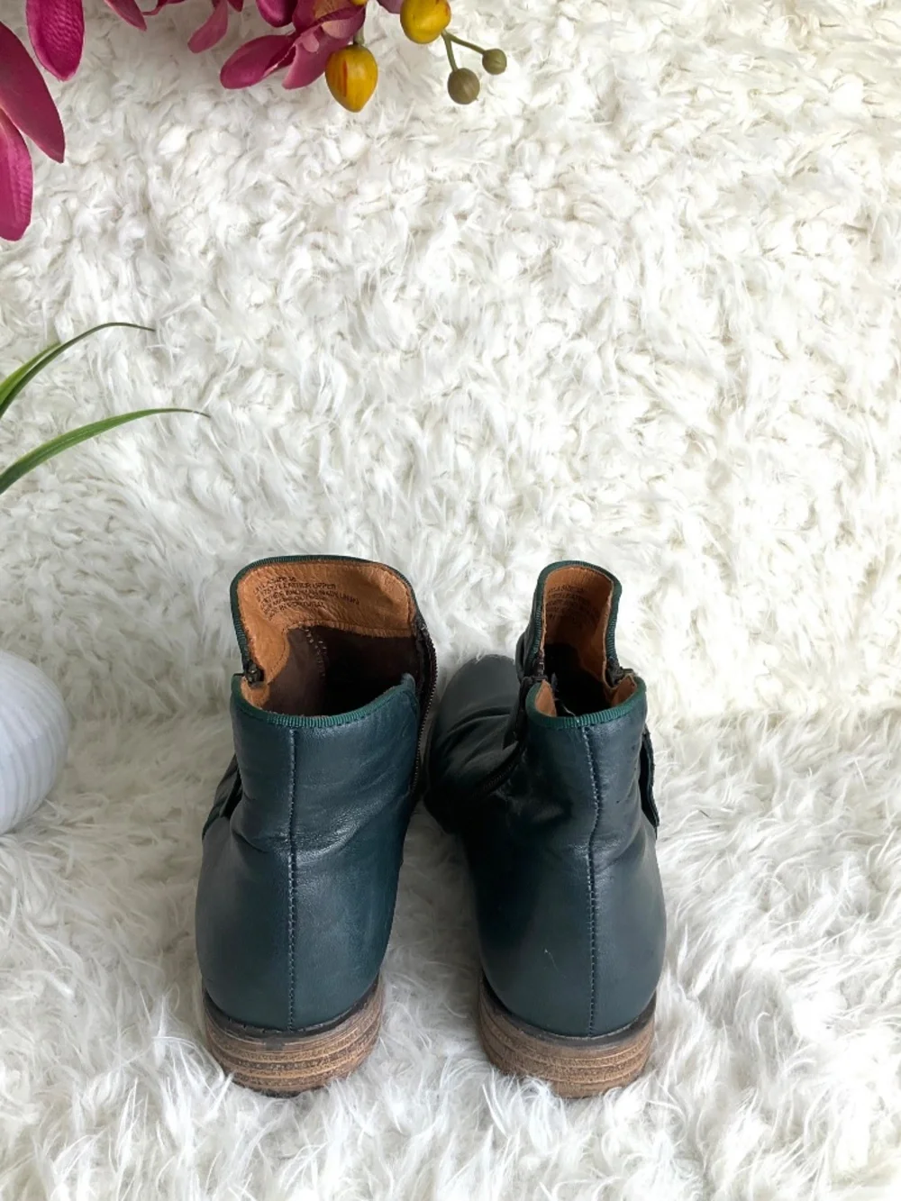 MIZ MOOZ RUCHED LEATHER ANKLE BOOTS~SIZE 7.5!